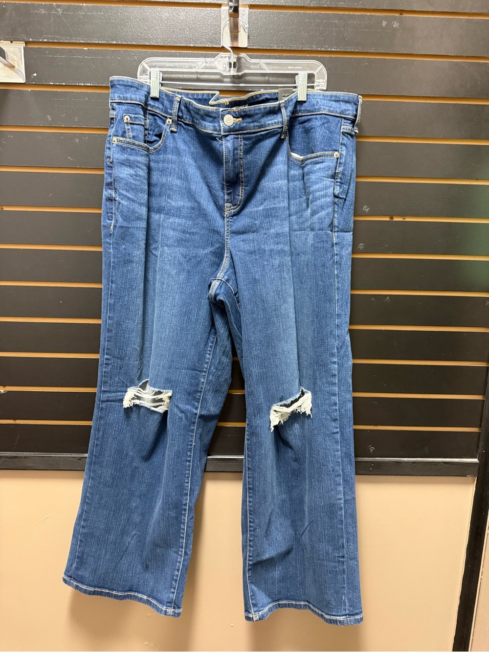NWT Torrid Perfect Wide Leg Vintage Stretch Distressed Jeans Size 22R